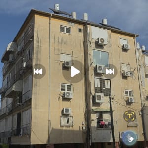 דודי שמש על גג בניין מגורים