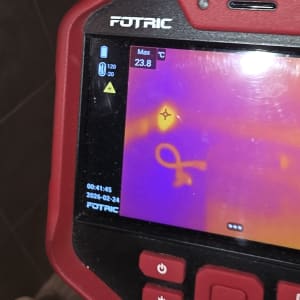 מצלמה תרמית מציגה תמונה עם חום מקסימלי 23.8 מעלות צלזיוס