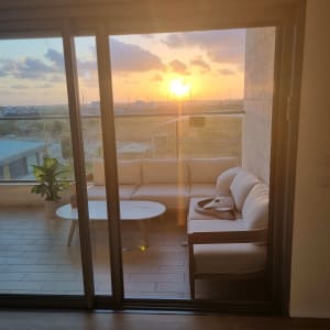 דלתות אלומיניום מזכוכית במרפסת