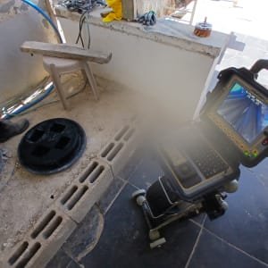 מכשיר צילום צנרת בשימוש באתר עבודה