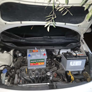 מנוע רכב עם מצבר פתוח, חלקי רכב גלויים