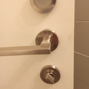 ידית ודלת עם מנעול מתכת עגול