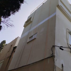 בניין עם חבלים לעבודה בגובה