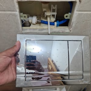 תיקון ניאגרה עם מכסה מראה וכלים