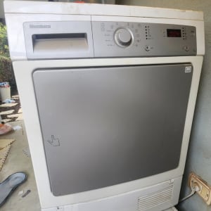 מייבש כביסה בלומברג עם לוח בקרה