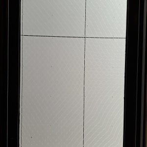 רשת למניעת כניסת יונים בחלון