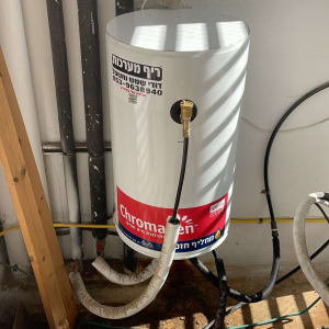 דוד שמש Chromagen עם צינורות וחיבורים