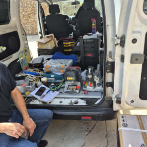 כלי עבודה ומכונת חיתוך מפתחות ברכב מסחרי