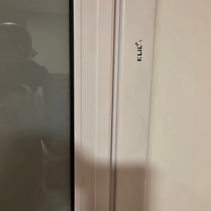 מסגרת חלון אלומיניום עם זכוכית