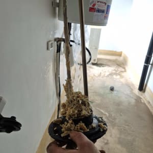 יד מחזיקה גוף חימום עם אבנית מדוד שמש