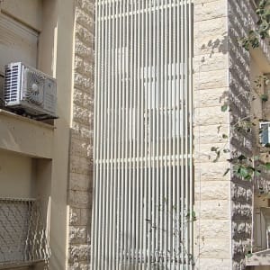 רשת הגנה על בניין למניעת כניסת יונים