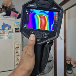 מכשיר תרמי לאיתור נזילות מים בבית