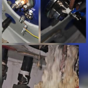 חיבורים חשמליים עם חוטים וברגים במכונה תעשייתית