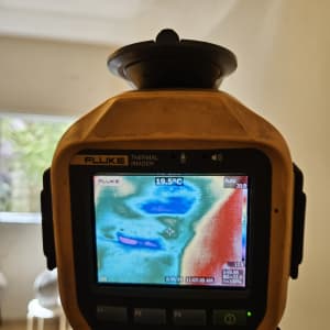 תמונה תרמית של מכשיר פלוק למציאת נזילות