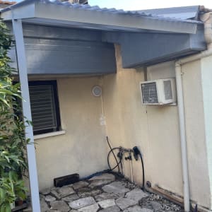 התקנת פרגולה מאלומיניום על גג בית