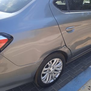 רכב עם נזק קל בפגוש האחורי