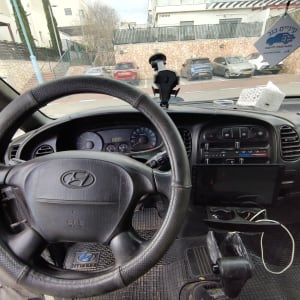 הגה רכב עם שלט עיניים בגב