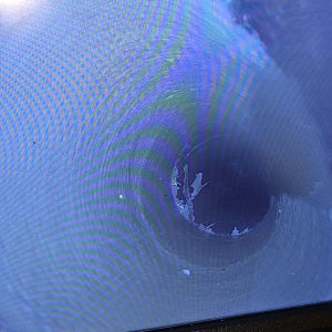 צילום מסך של צינור עם נזילה