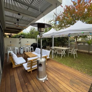 אוהלים וריהוט חוץ לאירועים בגינה