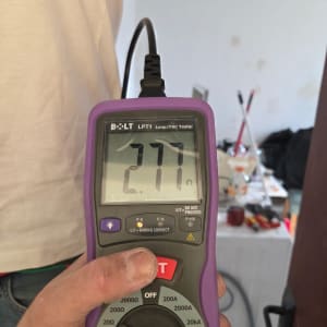 בודק לולאה חשמלית עם תצוגת מדידה