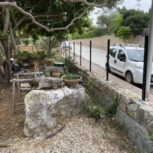 עצים, עציצים ואבנים בגינה