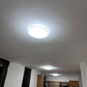 תאורה מותקנת בתקרה במטבח