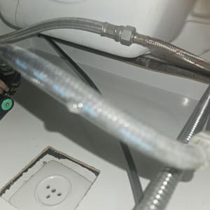 צינורות ומחברים מתחת לכיור, עבודה בתחום איתור נזילות