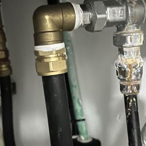 צינורות ומחברים של מערכת חימום מים