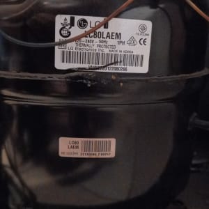 מדחס LG עם תווית דגם ומידע טכני