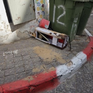 גוף מנוע ומנגנון מפורק של מחסום חניה ישן