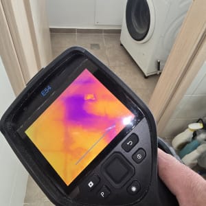 תמונה של מצלמה תרמית בחדר כביסה