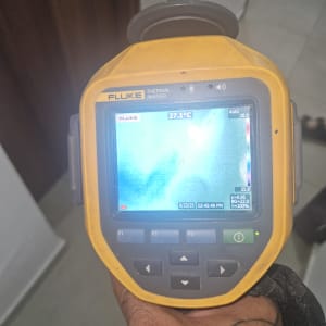 מד חום תרמי של פלוק בשימוש לאיתור נזילות
