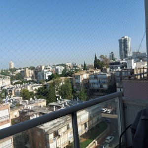 רשת הגנה על מרפסת למניעת כניסת יונים