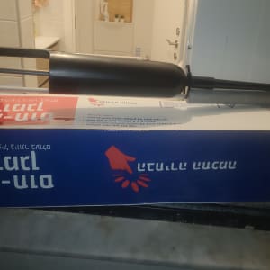 גוף חימום לדוד שמש על קופסה כחולה