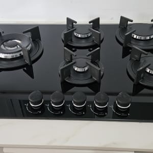 כיריים גז שחורות עם חמישה מבערים