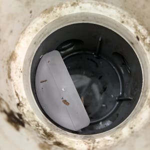 תמונה של פנים צינור עם לכלוך