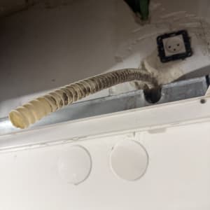 צינור ומערכת חשמל בתחום מיזוג אוויר