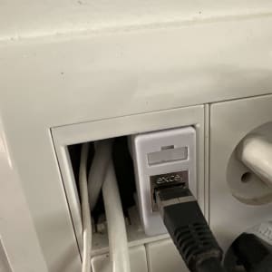 שקע רשת עם כבל מחובר