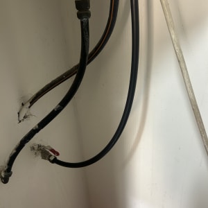 צינורות וחיבורים בקיר, עבודה בתחום האינסטלציה