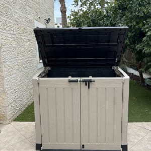 הרכבת ארון אחסון פלסטיק לחצר