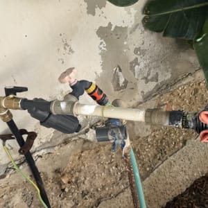 מערכת צנרת, ברזים ומסנן מים חיצוני בגינה
