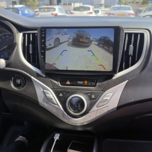 מערכת מולטימדיה לרכב עם מצלמת רוורס