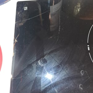 כיריים חשמליות עם שריטות וסימני שימוש