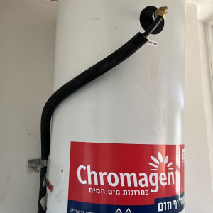 דוד שמש כרומגן עם צינורות חיבור