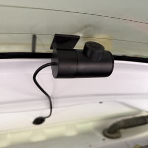 מצלמת רכב מותקנת על שמשה אחורית