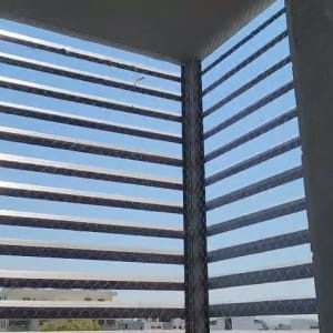 רשת נגד יונים במסתור כביסה