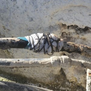 צינור מתוקן עם חוטי ברזל וליפוף בד