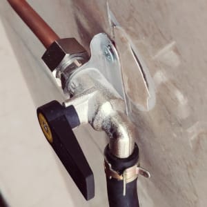 קדיחה והחלפת ברז גז חדש