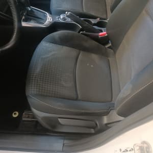 מושב רכב נקי לאחר ניקוי יסודי