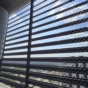 רשת הגנה על מרפסת למניעת כניסת יונים